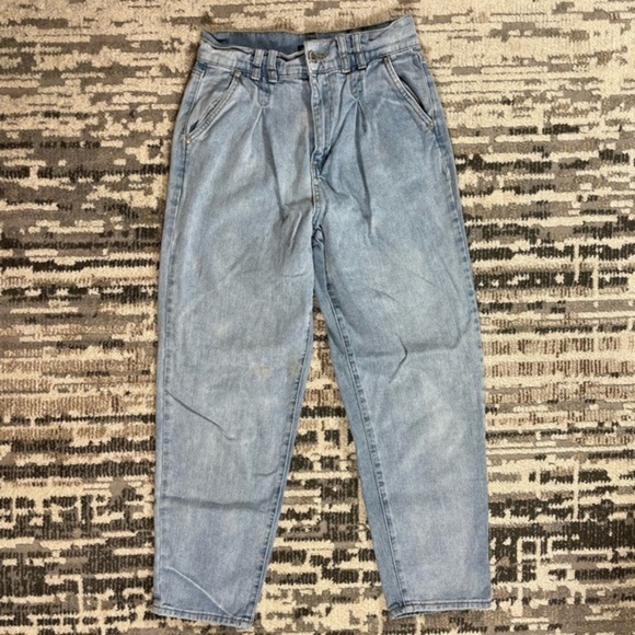 Kendal & Kylie Highrise Pleated Blue Jeans - Picture 11 of 12